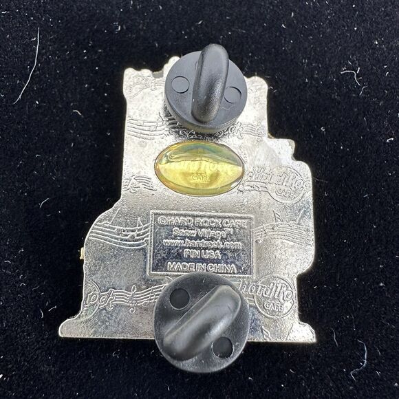 Hard Rock Cafe Snow Village Pin Collectible Building Guitar Logo Store - Picture 2 of 7